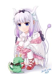 Rule 34 | 10s, 2017, :/, alternate form, black bow, blue eyes, blush, bow, capelet, closed mouth, dated, dragon, dragon girl, dragon horns, dragon tail, full body, hairband, highres, horns, hugging own legs, itsuki masa, kanna kamui, kobayashi-san chi no maidragon, light purple hair, long hair, long sleeves, looking at another, low twintails, multiple girls, red footwear, shoes, simple background, squatting, tail, tohru (dragon) (maidragon), twintails, very long hair, white background, white legwear