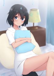 Rule 34 | 1girl, absurdres, artist name, bed, bedroom, bird tail, black eyes, black hair, closed mouth, commentary, curtains, highres, holding, holding pillow, hood, hood down, hoodie, kemono friends, lamp, looking at viewer, no pants, on bed, pillow, shiraha maru, short hair, short sleeves, signature, sitting, sleepwear, smile, solo, superb bird-of-paradise (kemono friends), tail, white hoodie