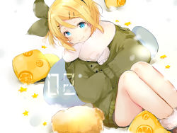 Rule 34 | 1girl, blonde hair, blue eyes, boots, bow, coat, feet out of frame, fur-trimmed boots, fur trim, green bow, green coat, hair bow, hair ornament, hairclip, hands in opposite sleeves, highres, kagamine rin, knees up, lying, on back, orange print, oyamada gamata, pillow, scarf, short shorts, shorts, snow, solo, star (symbol), vocaloid, white scarf