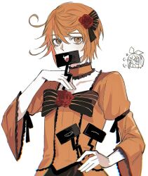 Rule 34 | 1boy, 1girl, aku no musume (vocaloid), androgynous, bell sleeves, black bow, bow, chibi, chibi inset, choker, cosplay, covering own mouth, crossdressing, dress, dress bow, dress flower, flower, frilled choker, frills, hair between eyes, hair flower, hair ornament, hand on own hip, holding, holding sign, kagamine rin, kimi ga shine, lace, lace-trimmed dress, lace trim, long sleeves, looking at viewer, male focus, orange choker, orange dress, orange eyes, orange hair, pipoabubu, placard, puff of air, red flower, red rose, riliane lucifen d&#039;autriche, riliane lucifen d&#039;autriche (cosplay), rose, scowl, short hair, sign, simple background, sleeve garter, solo, toto noel, upper body, vocaloid, white background