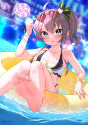 Rule 34 | 1girl, absurdres, ahoge, aqua eyes, barefoot, black ribbon, blurry, blurry background, blush, bracelet, breasts, brown hair, candy, closed mouth, collarbone, crossed bangs, eyelashes, eyewear on head, feet, food, foot focus, foot out of frame, gold trim, green ribbon, hair between eyes, hair ribbon, hand up, highres, holding, holding candy, holding food, holding lollipop, hololive, hololive summer 2023 swimsuit, innertube, jewelry, knees together feet apart, lens flare, lollipop, looking at viewer, natsuiro matsuri, official alternate costume, on innertube, outdoors, ribbon, shadow, sidelocks, small breasts, soles, solo, striped ribbon, swim ring, toenails, toes, tongue, tongue out, twitter username, virtual youtuber, water, wet, yellow innertube, yoshie eneko