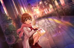 Rule 34 | 1girl, bag, brown hair, building, cloud, game cg, hair ornament, hairclip, honda mio, idolmaster, idolmaster cinderella girls, idolmaster cinderella girls starlight stage, lamppost, official art, scarf, skirt, solo, sunset, yellow eyes