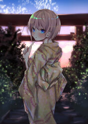 Rule 34 | 1girl, blue eyes, blue sky, blush, evening, finger to own chin, go-toubun no hanayome, gradient sky, highres, japanese clothes, kimono, looking at viewer, looking back, nakano ichika, orange sky, parted lips, pink hair, sahara386, short hair, sky, solo, torii, wide sleeves, yellow kimono