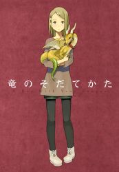 Rule 34 | 1girl, animal, bilingual, black pantyhose, blue eyes, blush, brown hair, closed mouth, dragon, eyebrows, hair ornament, hairclip, highres, holding, holding animal, looking at viewer, mixed-language text, original, pantyhose, red background, short hair, simple background, solo, standing, yoshida seiji