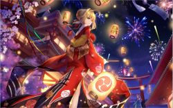 Rule 34 | 10s, 1girl, ahoge, blonde hair, braid, braided bun, fate/extra, fate (series), fireworks, floral print, from below, green eyes, hair bun, hair ribbon, highres, holding, japanese clothes, kimono, lantern, long sleeves, nero claudius (fate), nero claudius (fate) (all), nero claudius (fate/extra), night, night sky, off shoulder, paper lantern, print kimono, red kimono, red ribbon, ribbon, rose print, short hair with long locks, sidelocks, sky, smile, solo, standing, ying yue