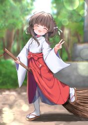 1girl absurdres blurry blush braid broom brown_hair day depth_of_field facing_viewer full_body hair_ribbon hakama hakama_skirt hand_up highres holding holding_broom japanese_clothes kantai_collection kimono leg_up medium_hair miko mugichoko_(mugi_no_choko) official_alternate_costume open_mouth outdoors red_hakama red_skirt ribbon sandals skirt smile socks solo tabi tree ukuru_(kancolle) ukuru_(miko)_(kancolle) v white_kimono white_ribbon white_socks wide_sleeves