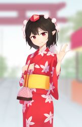 Rule 34 | 1girl, alternate costume, arm up, bag, blurry, commentary, cowboy shot, day, depth of field, handbag, hat, head tilt, highres, japanese clothes, kanpa (campagne 9), kimono, kinchaku, leaf, leaf print, looking at viewer, maple leaf, obi, open hand, outdoors, pointy ears, pom pom (clothes), pouch, red eyes, red hat, red kimono, sash, shameimaru aya, short hair, smile, solo, standing, tokin hat, torii, touhou, yukata