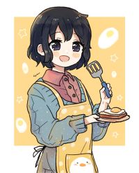 Rule 34 | 1girl, alternate costume, apron, black hair, blue eyes, blue shirt, blush, casual, collared shirt, commentary request, egg (food), food, fried egg, kaban (kemono friends), kemono friends, korean commentary, long sleeves, looking at viewer, open mouth, plate, red shirt, san sami, shirt, short hair, smile, solo, spatula, yellow apron