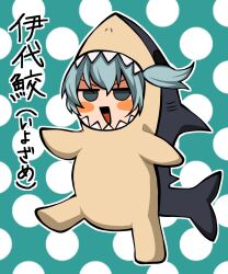 Rule 34 | 1jumangoku, 1other, androgynous, animal costume, blue background, blue hair, blush stickers, chibi, commentary, fins, fish tail, fujiwara no iyozane, highres, leg up, len&#039;en, light blue hair, open mouth, polka dot, polka dot background, pun, shark costume, shark tail, sharp teeth, side ponytail, smile, tail, teeth, v-shaped eyebrows