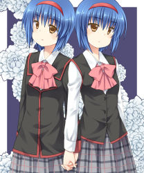 2girls bad_id bad_pixiv_id blue_hair bow brown_eyes holding_hands little_busters! multiple_girls nishizono_midori nishizono_mio pink_bow satou_aoi school_uniform short_hair siblings sisters twins