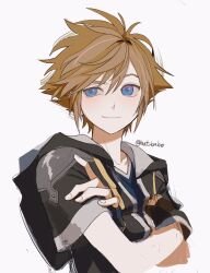 1boy black_jacket blue_eyes blue_shirt brown_hair closed_mouth cocked_eyebrow crossed_arms fingerless_gloves gloves hair_between_eyes hat_babo highres hood hood_down jacket kingdom_hearts kingdom_hearts_ii light_blush male_focus shirt short_hair short_sleeves smile solo sora_(kingdom_hearts) spiked_hair twitter_username upper_body white_background