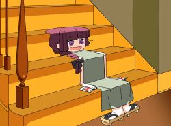 Rule 34 | 1girl, black bow, black nails, blunt bangs, bocchi the rock!, bow, dress, flattened, goumonsha, green dress, hair bow, highres, hiroi kikuri, long hair, open mouth, purple eyes, red hair, smile, solo, stairs, tom and jerry