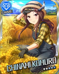 Rule 34 | 10s, 1girl, artist request, blue sky, blush, brown hair, card (medium), character name, crops, day, gem (symbol), dirty, dirty clothes, gloves, hat, holding, idolmaster, idolmaster cinderella girls, komuro chinami, long hair, low ponytail, mountain, official art, outdoors, red eyes, sky, smile, solo, squatting, sunlight, sweat
