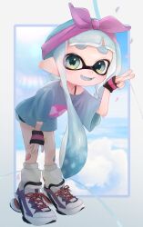Rule 34 | 1girl, absurdres, black shorts, blue border, blue shirt, blue sky, border, bow, cloud, commentary request, cross-laced footwear, fangs, fingerless gloves, full body, gloves, green eyes, hairband, highres, inkling, inkling girl, inkling player character, leaning forward, leg warmers, long hair, looking at viewer, mori (spmoiy), nintendo, open mouth, outside border, pointy ears, print shirt, purple bow, purple hairband, shirt, shoes, shorts, sky, smile, solo, splatoon (series), splatoon 3, tentacle hair, thick eyebrows, v, white border, wristband