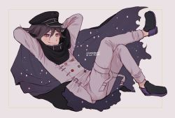 Rule 34 | arms behind head, black footwear, black hair, black hat, buttons, cape, danganronpa (series), danganronpa v3: killing harmony, double-breasted, from side, full body, grey background, grey jacket, grey pants, hair between eyes, hakamii, hat, highres, jacket, long sleeves, looking at viewer, male focus, oma kokichi, pants, purple eyes, purple hair, shoes, short hair, simple background, smile, solo, torn cape, torn clothes