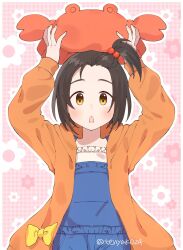 Rule 34 | 1girl, arms up, black hair, blush, bow, hair bobbles, hair ornament, highres, holding, holding stuffed toy, idolmaster, idolmaster cinderella girls, jacket, long sleeves, looking at viewer, one side up, open clothes, open jacket, open mouth, orange eyes, orange jacket, outline, simple background, solo, stuffed animal, stuffed crab, stuffed toy, tenyako (mirasato24), twitter username, white outline, yanase miyuki, yellow bow