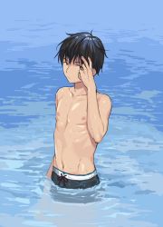 Rule 34 | 1boy, black eyes, black hair, black male swimwear, black swim trunks, chigusa kasumi, closed mouth, commentary request, cowboy shot, hair between eyes, hand to head, hand up, highres, looking at viewer, looking to the side, male swimwear, ocean, outdoors, partially submerged, qualidea code, sekiya asami, short hair, solo, standing, swim trunks, swimsuit, topless male, water, wet