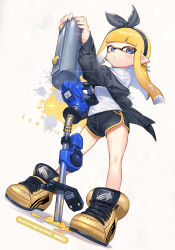 Rule 34 | 1girl, black jacket, black shorts, blonde hair, blue eyes, blunt bangs, commentary, e-liter 4k (splatoon), earrings, full body, hairband, highres, inkling, inkling girl, inkling player character, jacket, jewelry, jinkobanana, long hair, long sleeves, looking at viewer, nintendo, open clothes, open jacket, pointy ears, shirt, shoes, short shorts, shorts, simple background, sneakers, solo, splatoon (series), standing, symbol-only commentary, tentacle hair, weapon, white shirt