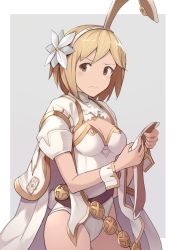 Rule 34 | 1girl, animal ears, belt, blonde hair, blush, breasts, brown eyes, rabbit ears, rabbit tail, cape, cleavage, closed mouth, commentary request, cowboy shot, djeeta (granblue fantasy), fake animal ears, flower, frown, furrowed brow, granblue fantasy, grey background, hair flower, hair ornament, hairband, hinami (hinatamizu), holding, leotard, looking to the side, playboy bunny, puffy short sleeves, puffy sleeves, short hair, short sleeves, shrug (clothing), small breasts, solo, standing, tail, thighs, two-tone background, white background, white cape, white flower, white leotard, wrist cuffs