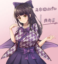 Rule 34 | 1girl, bashamichi hagemi, blue skirt, bow, braid, breasts, brown eyes, brown hair, gradient background, hair bow, head tilt, highres, indie virtual youtuber, japanese clothes, kimono, large breasts, long hair, looking at viewer, open hand, pink background, purple bow, sg tacchi, skirt, smile, solo, virtual youtuber