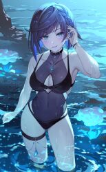 Rule 34 | 1girl, aqua eyes, black one-piece swimsuit, bob cut, braid, breasts, commentary request, diagonal bangs, earrings, genshin impact, jewelry, looking at viewer, medium breasts, medium hair, mole, navel, necklace, noir eku, one-piece swimsuit, partially submerged, short hair, side braid, smile, solo, swimsuit, thigh strap, wet, wet clothes, wet swimsuit, yelan (genshin impact)
