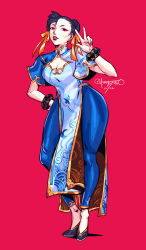 Rule 34 | 1girl, black pantyhose, blue dress, bracelet, breasts, brown eyes, brown hair, capcom, china dress, chinese clothes, chun-li, cleavage, commentary, dress, english commentary, eyeshadow, hand on own hip, head tilt, highres, jewelry, leaning forward, maddestmao, makeup, pantyhose, parted lips, red background, red eyeshadow, solo, street fighter, street fighter 6, thighs, twitter username, v, wide hips