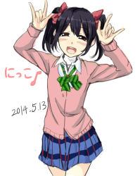 Rule 34 | 10s, 1girl, :d, \m/, black hair, blush, bow, dated, double \m/, hair bow, love live!, love live! school idol project, nico nico nii, open mouth, peco (t8352345), red eyes, simple background, skirt, smile, solo, twintails, white background, yazawa nico