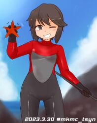 Rule 34 | 1girl, black gloves, black hair, blue sky, blurry, blurry background, bodysuit, breasts, brown eyes, cloud, commission, cowboy shot, dated, day, diving suit, gloves, grin, horizon, kantai collection, looking at viewer, miyuki (kancolle), multicolored bodysuit, multicolored clothes, ocean, outdoors, polearm, short hair, skeb commission, sky, small breasts, smile, solo, starfish, tasogare yanio, twitter username, weapon, wetsuit
