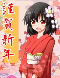 Rule 34 | 1girl, alternate costume, black hair, commentary request, floral print, flower, hair flower, hair ornament, happy, highres, japanese clothes, kimono, long sleeves, looking at viewer, obi, open mouth, pink sash, red eyes, red kimono, sash, shameimaru aya, teoi (good chaos), touhou, translation request, upper body, wide sleeves