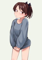 1girl, absurdres, alternate costume, brown eyes, brown hair, contrapposto, frown, grey background, grey sweater, highres, hunehoura, kantai collection, looking at viewer, ponytail, shikinami (kancolle), short hair, simple background, solo, standing, sweater