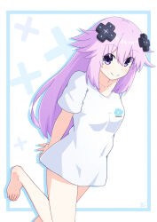 Rule 34 | 1girl, adult neptune, bare legs, barefoot, breasts, closed mouth, collarbone, commentary, d-pad, d-pad hair ornament, dogoo, feet, hair between eyes, hair ornament, highres, light blush, long hair, looking at viewer, medium breasts, neptune (series), no pants, pink hair, purple eyes, shirt, short sleeves, simple background, smile, solo, standing, standing on one leg, t-shirt, toes, very long hair, white background, white shirt, yashi (hayashiki0404)