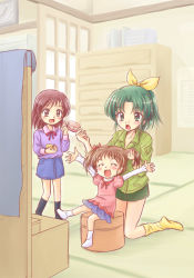Rule 34 | 10s, 3girls, :d, adjusting hair, akihara ryo, akihara ryou, bow, brown eyes, brown hair, chest of drawers, clock, closed eyes, green eyes, green hair, green shirt, hair bow, hair brush, brushing hair, holding, midorikawa haru, midorikawa hina, midorikawa nao, multiple girls, open mouth, outstretched arms, precure, shirt, siblings, sisters, sitting, sliding doors, smile, smile precure!, standing, tatami