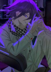 Rule 34 | 1boy, artist name, checkered clothes, checkered scarf, danganronpa (series), danganronpa v3: killing harmony, flipped hair, grey jacket, grey pants, grin, hair between eyes, hands up, highres, indoors, jacket, long sleeves, male focus, multicolored background, oma kokichi, own hands together, pants, purple hair, scarf, smile, solo, teeth, very fruity