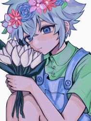 Rule 34 | 0tz026, 1boy, alternate eye color, basil (headspace) (omori), basil (omori), blue eyes, blush, closed mouth, collared shirt, expressionless, flower, green hair, green shirt, hair flower, hair ornament, head wreath, highres, holding, holding flower, knees up, looking at viewer, omori, shirt, short hair, short sleeves, solo, white background