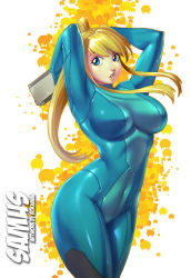 Rule 34 | 1girl, arms up, bad deviantart id, bad id, blonde hair, blue eyes, bodysuit, bokuman, breasts, character name, curvy, gun, impossible clothes, lips, metroid, nintendo, ponytail, samus aran, solo, text focus, weapon, zero suit