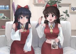 Rule 34 | 2girls, black eyes, black hair, blush, book, bookshelf, bow, brown eyes, brown hair, character request, closed mouth, cookie (touhou), couch, hair bow, hair tubes, hakurei reimu, hentai kuso oyaji, ichiba youichi, indoors, looking at another, multiple girls, noel (cookie), open mouth, red bow, shinonome (cookie), short hair, sitting, smile, touhou