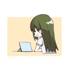 Rule 34 | 1girl, border, commentary request, dated, from behind, green hair, hair ornament, hairclip, highres, kanduki kamibukuro, link! like! love live!, long hair, love live!, oogami sachi, outline, outside border, shirt, short sleeves, sideways mouth, smile, solo, straight hair, tablet pc, watching, white border, white outline, white shirt, yellow background