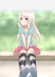 Rule 34 | 1girl, blue shirt, child, fate/kaleid liner prisma illya, fate (series), illyasviel von einzbern, long hair, looking to the side, outdoors, pink skirt, red eyes, red skirt, shirt, shoes, sitting, skirt, solo, striped clothes, striped thighhighs, tanakaminos, thighhighs, white hair