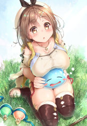 Rule 34 | 1girl, atelier (series), atelier ryza, atelier ryza 1, blush, breast rest, breasts, brown eyes, brown hair, brown thighhighs, chestnut mouth, e-note, full body, grass, hair ornament, hairclip, jewelry, kneeling, large breasts, necklace, puni (atelier), reisalin stout, short hair, signature, solo, thighhighs, toeless legwear, white headwear