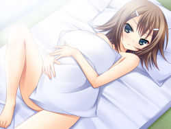 Rule 34 | 1boy, androgynous, bad id, bad pixiv id, baka to test to shoukanjuu, barefoot, bed, blush, brown hair, covering privates, covering chest, frown, green eyes, hair ornament, hairclip, hug, karukanko, kinoshita hideyoshi, looking at viewer, lying, male focus, nude, hugging object, on back, pillow, pillow hug, short hair, solo, trap