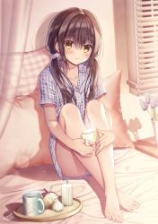 Rule 34 | 1girl, bare legs, barefoot, bed, window blinds, blush, brown hair, collarbone, commentary request, cup, flower, hair between eyes, hair ornament, hair scrunchie, highres, holding, holding cup, indoors, long hair, looking at viewer, mug, on bed, original, pillow, scrunchie, shadow, short sleeves, signature, sitting, smile, solo, tanihara natsuki, twintails, yellow eyes