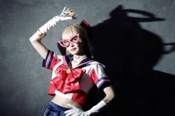 Rule 34 | aino minako, bishoujo senshi sailor moon, cosplay, dark background, highres, kyoko, sailor v, sailor v (cosplay), tagme