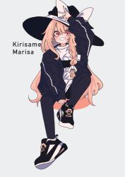 Rule 34 | 1girl, alternate costume, arm up, bad id, bad twitter id, black footwear, black hat, black jacket, black pantyhose, blonde hair, bow, braid, casual, character name, commentary, contemporary, english text, full body, grin, hat, hat bow, highres, jacket, kirisame marisa, knee up, long hair, long sleeves, looking at viewer, multicolored footwear, pantyhose, red eyes, shoes, simple background, single braid, smile, sneakers, solo, streetwear, touhou, tsumaseu, v, white background, white bow, white footwear, witch hat