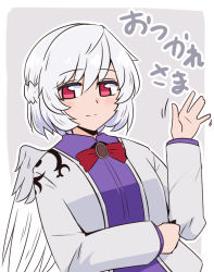Rule 34 | 1girl, \||/, arm under breasts, arm up, bow, bowtie, brooch, closed mouth, commentary request, dress, feathered wings, grey hair, grey jacket, hair between eyes, jacket, jewelry, kishin sagume, long sleeves, open clothes, open jacket, purple dress, red bow, red bowtie, red eyes, shio (futatsumami), short hair, single wing, smile, solo, touhou, translation request, upper body, white wings, wings