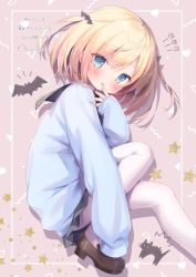 Rule 34 | 1girl, bat hair ornament, black sailor collar, black skirt, blonde hair, blue sweater, blush, brown footwear, commentary request, feet out of frame, green eyes, hair between eyes, hair ornament, heart, highres, knee up, loafers, long sleeves, looking at viewer, original, pantyhose, parted lips, pink background, piyodera mucha, pleated skirt, puffy long sleeves, puffy sleeves, sailor collar, shoes, signature, skirt, sleeves past fingers, sleeves past wrists, solo, sweater, translation request, two side up, white pantyhose