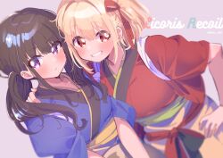 Rule 34 | 2girls, absurdres, apron, bad id, bad twitter id, black hair, blonde hair, blue kimono, blush, bob cut, closed mouth, copyright name, cowboy shot, grin, hair intakes, hair ribbon, hand on another&#039;s shoulder, hand on own hip, highres, inoue takina, japanese clothes, kimono, long hair, looking at viewer, lycoris recoil, multiple girls, nishikigi chisato, paru rari, pink background, purple eyes, red eyes, red kimono, red ribbon, ribbon, short hair, side ponytail, simple background, sleeves rolled up, smile, teeth, upper body, waist apron
