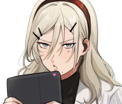 Rule 34 | 1girl, blonde hair, blue eyes, commentary, eyepiece, girls&#039; frontline, hair ornament, hairband, hairclip, highres, holding, holding notepad, korean commentary, long hair, looking at viewer, mole, mole under mouth, notepad, open clothes, open mouth, open robe, parted lips, red hairband, robe, shaw (girls&#039; frontline), solo, symbol-only commentary, turtleneck, upper body, white background, white robe, yotsuyama (yomo8ama)