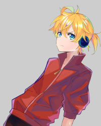 Rule 34 | 1boy, absurdres, blonde hair, blue eyes, casual, dutch angle, expressionless, grey background, headphones, highres, jacket, kagamine len, looking at viewer, male focus, note55885, red jacket, short ponytail, solo, upper body, v-shaped eyebrows, vocaloid, zipper