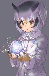 Rule 34 | 1girl, bird girl, bird wings, blonde hair, coat, commentary request, cowboy shot, crystal, fur collar, gloves, glowing, glowing crystal, grey background, grey hair, hair between eyes, highres, kemono friends, long sleeves, multicolored hair, northern white-faced owl (kemono friends), owl ears, short hair, simple background, solo, sparkle, tadano magu, white fur, white hair, wide-eyed, wings, winter clothes, yellow eyes, yellow gloves