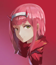 Rule 34 | 10s, 1girl, absurdres, cloak, closed mouth, darling in the franxx, gan-viking, gradient background, green eyes, hairband, highres, horns, long hair, looking at viewer, md5 mismatch, pink hair, red cloak, red horns, resolution mismatch, smile, solo, source smaller, white hairband, zero two (darling in the franxx)